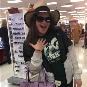 Meet your Posher, Carley